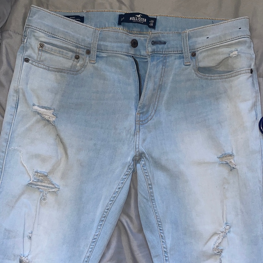 A light pair of Hollister jeans very nice fit